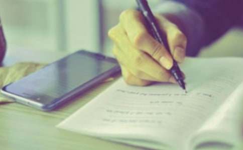 ��ɫ�������