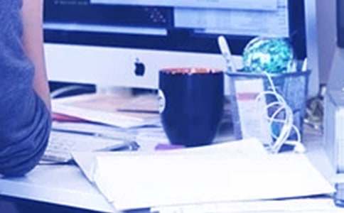 ����ף����